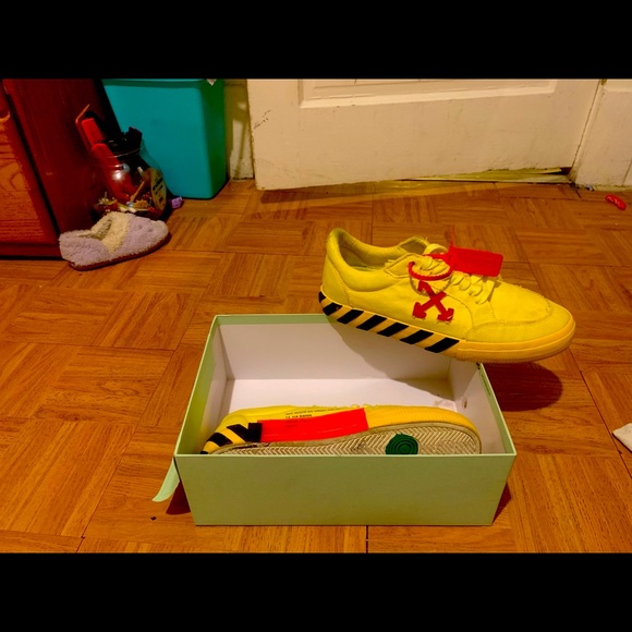 Off white low tops - Picture 1 of 1